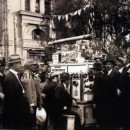 Οι «Διεθνείς Κοσμογράφοι» στους δρόμους των Αθηνών  και οι παραστάσεις που σκανδάλιζαν