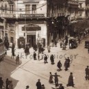 H  προηγούμενη οικονομική κρίση ζάλισε τους κατοίκους των Αθηνών.  Οι πολίτες λόγω αφηρημάδας άφηναν πίσω ως και είδη αξίας