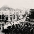 «Τα βαδίζοντα τραπεζάκια» στις πλατείες των Αθηνών