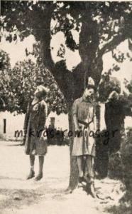Η 60χρονη Λουκία Τοπάλη και η 38χρονη κόρη της Σοφία Τοπάλη κρεμασμένες στο ίδιο δένδρο. 
